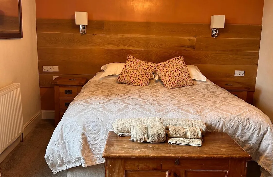 Henwick House Accommodation, Continental Breakfast Included-1